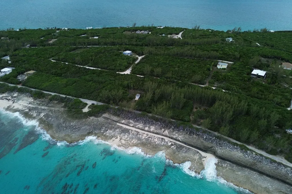 Lot 24, Block 42, Sec C Eleuthera BS