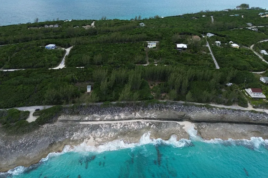 Lot 24, Block 42, Sec C Eleuthera BS