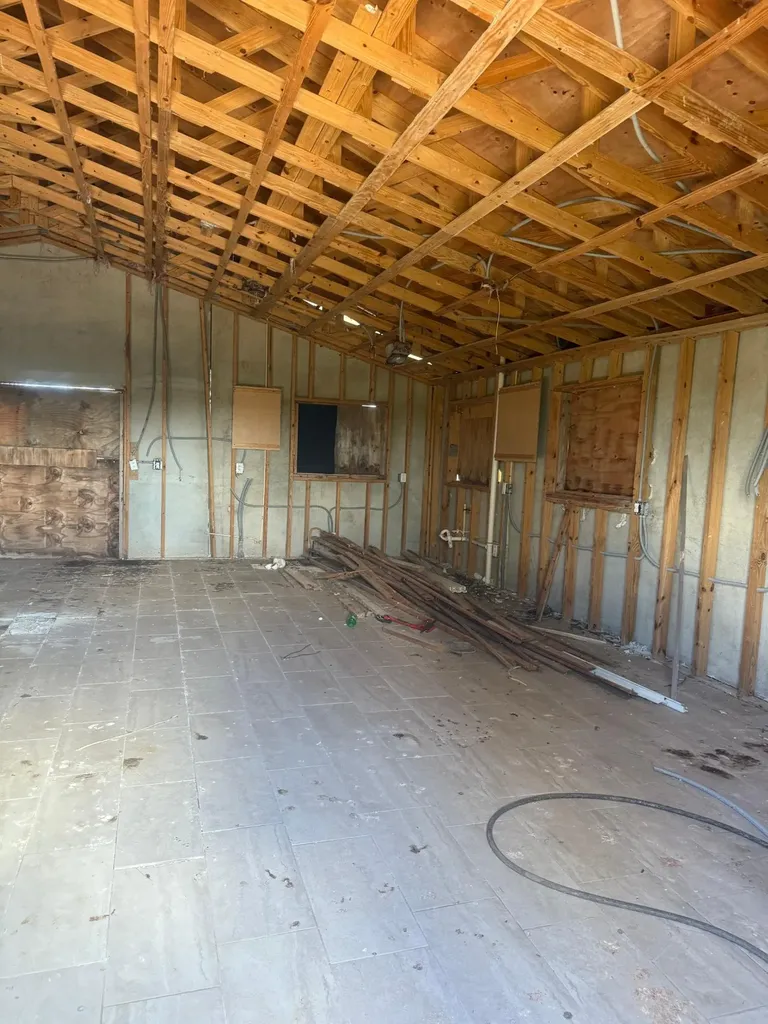 Fringe Close, Surey, Fpo Grand Bahama Freeport BS