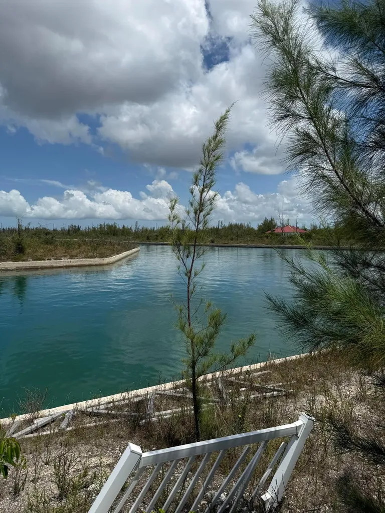 Fringe Close, Surey, Fpo Grand Bahama Freeport BS