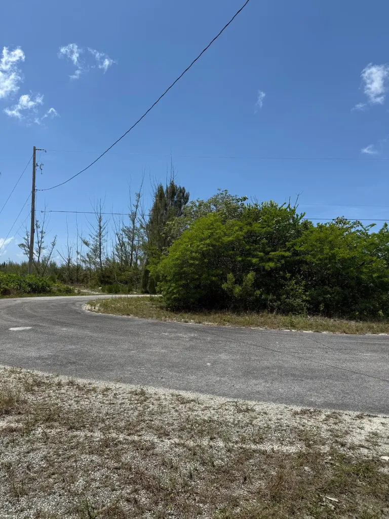 Fringe Close, Surey, Fpo Grand Bahama Freeport BS