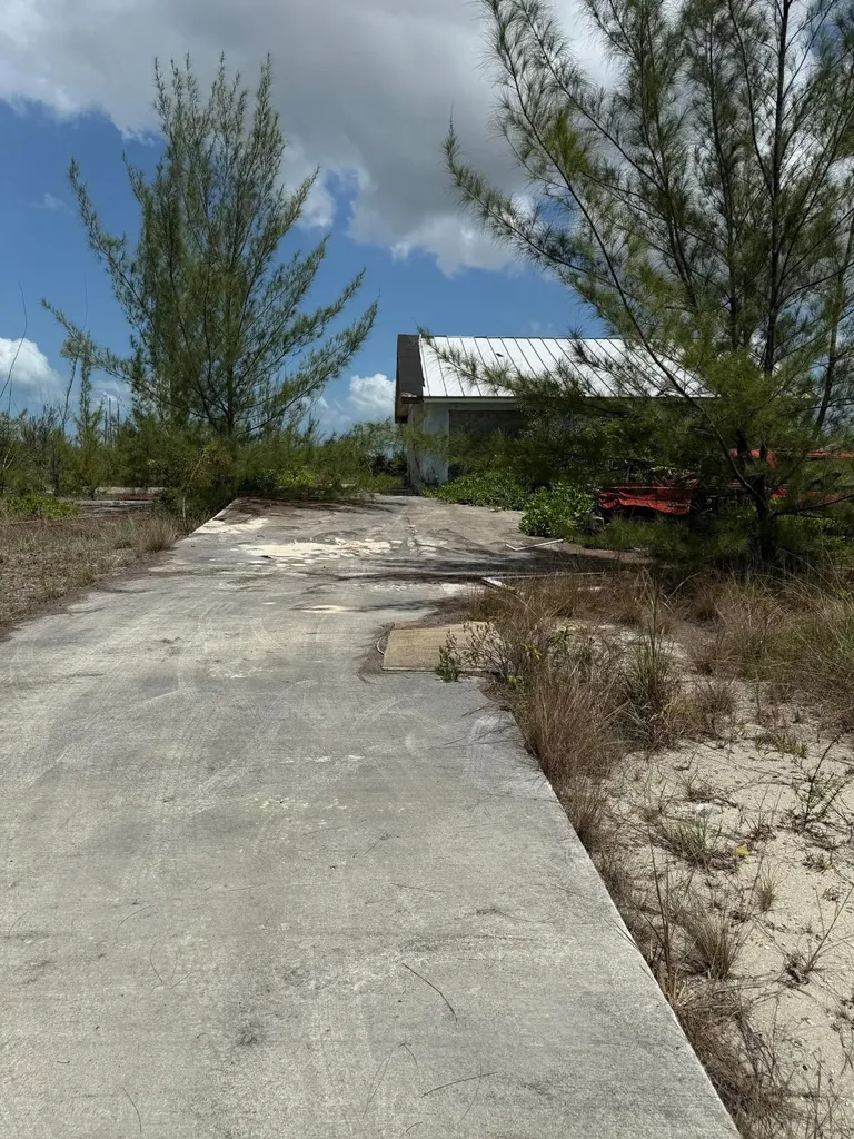 Fringe Close, Surey, Fpo Grand Bahama Freeport BS