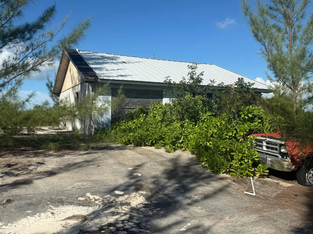 Fringe Close, Surey, Fpo Grand Bahama Freeport BS