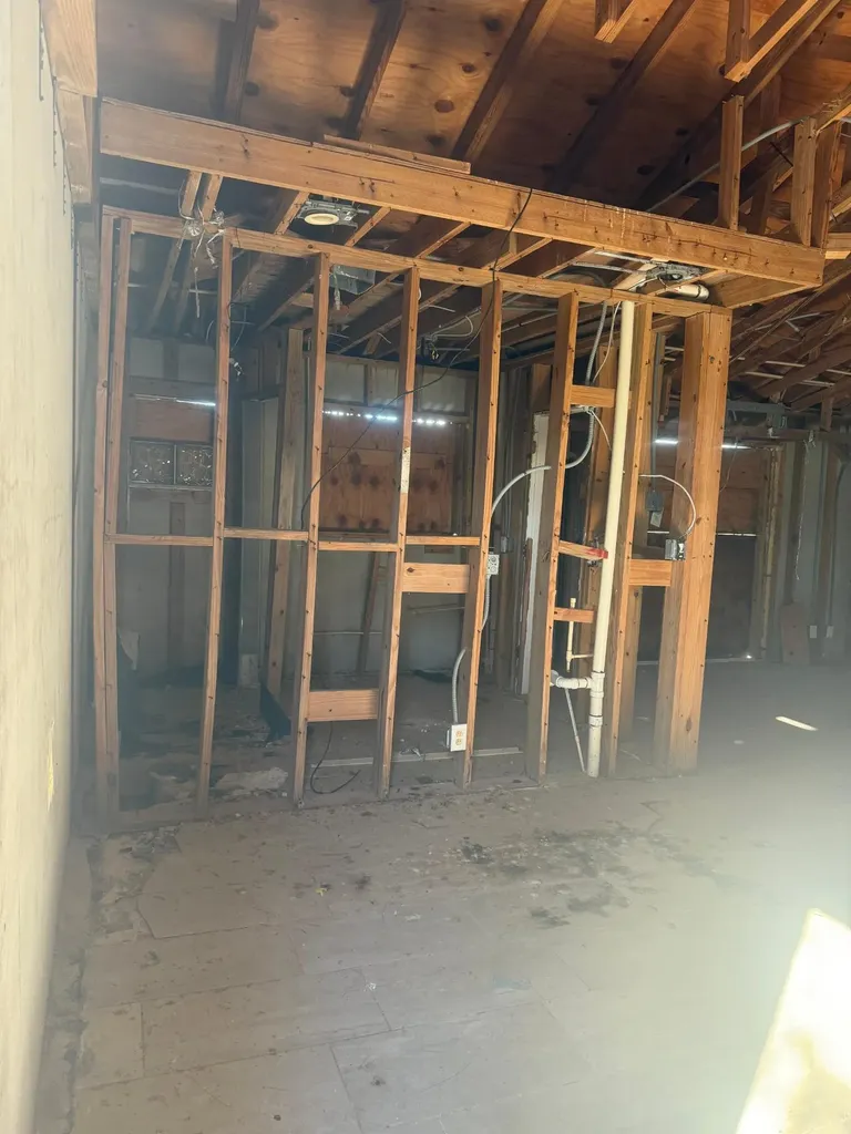 Fringe Close, Surey, Fpo Grand Bahama Freeport BS