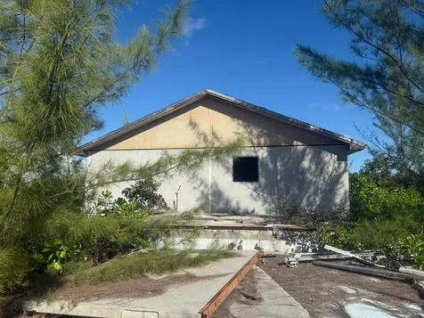 Fringe Close, Surey, Fpo Grand Bahama Freeport BS