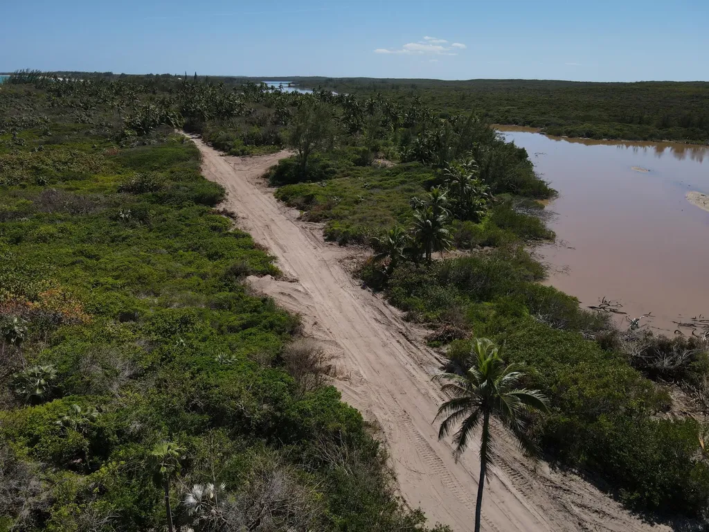 Double Bay Lake Lot 2c Eleuthera BS