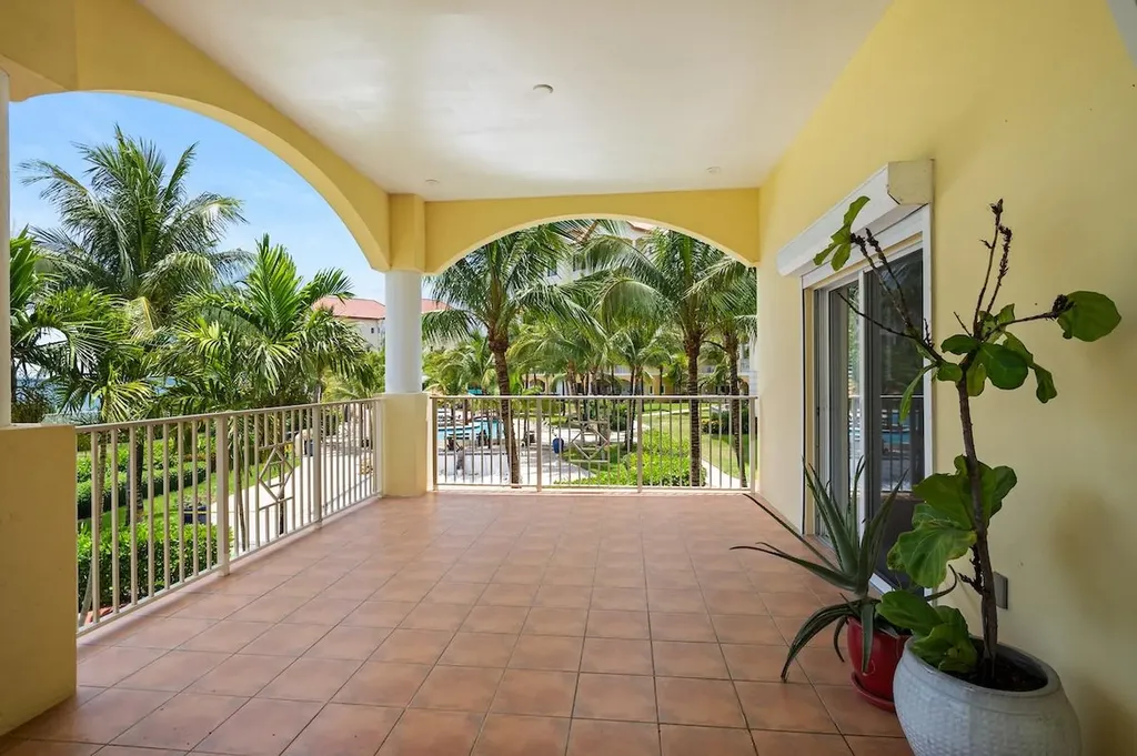 Caves Heights New Providence Paradise Island BS