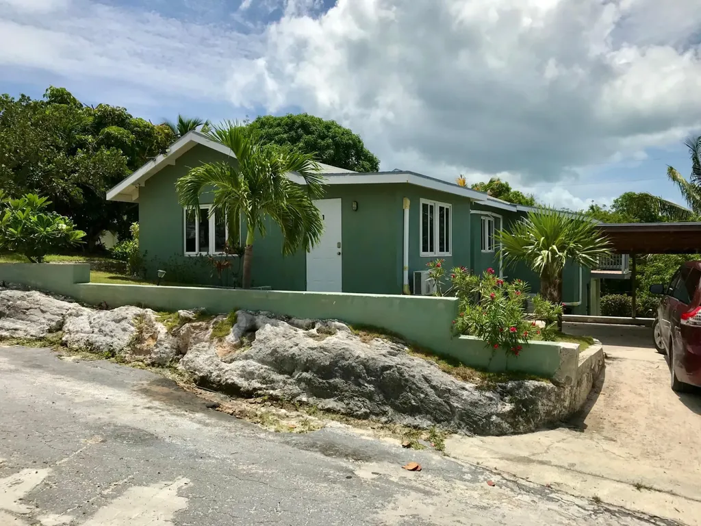 Oceanview Triplex Gov Har Eleuthera BS