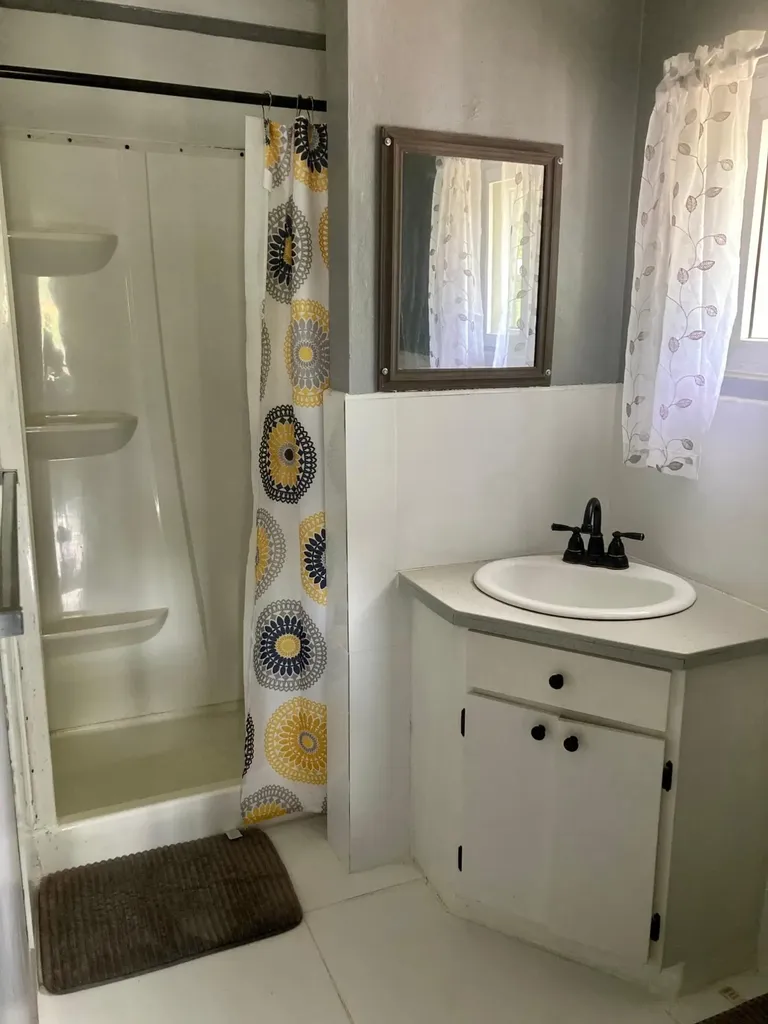 Oceanview Triplex Gov Har Eleuthera BS