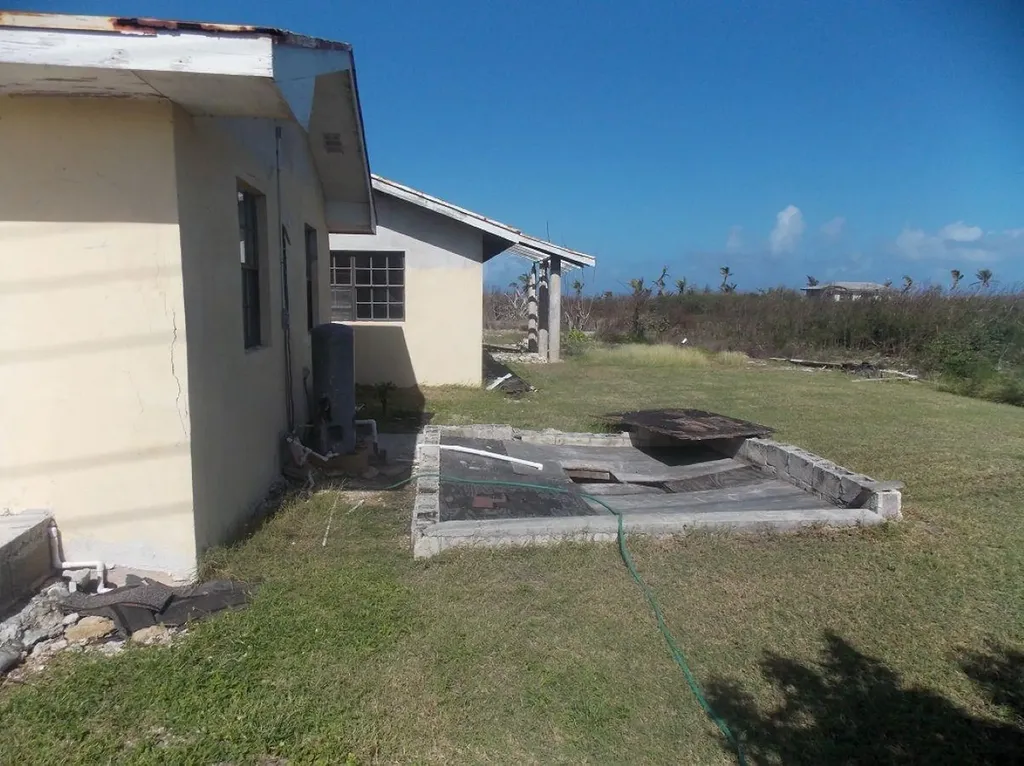 Clarence Town House Long Island BS