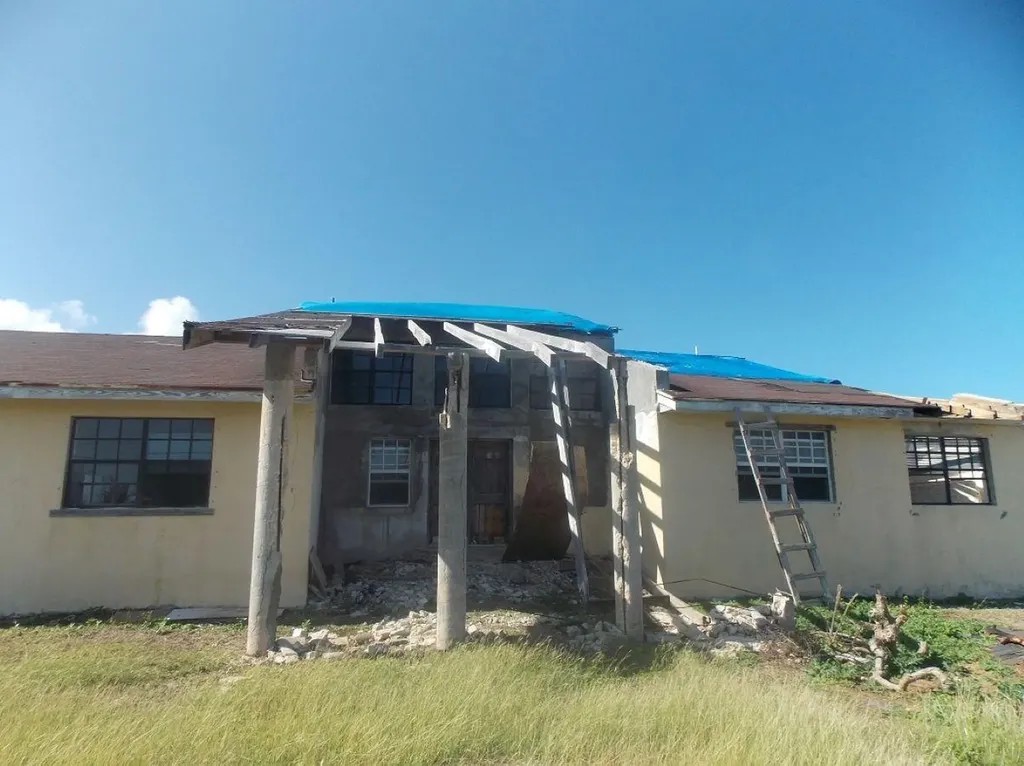 Clarence Town House Long Island BS