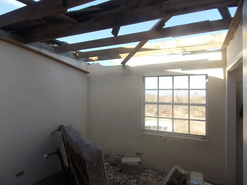 Clarence Town House Long Island BS