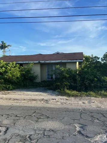 Clarence Town House Long Island BS