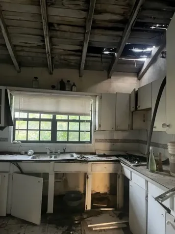 Clarence Town House Long Island BS