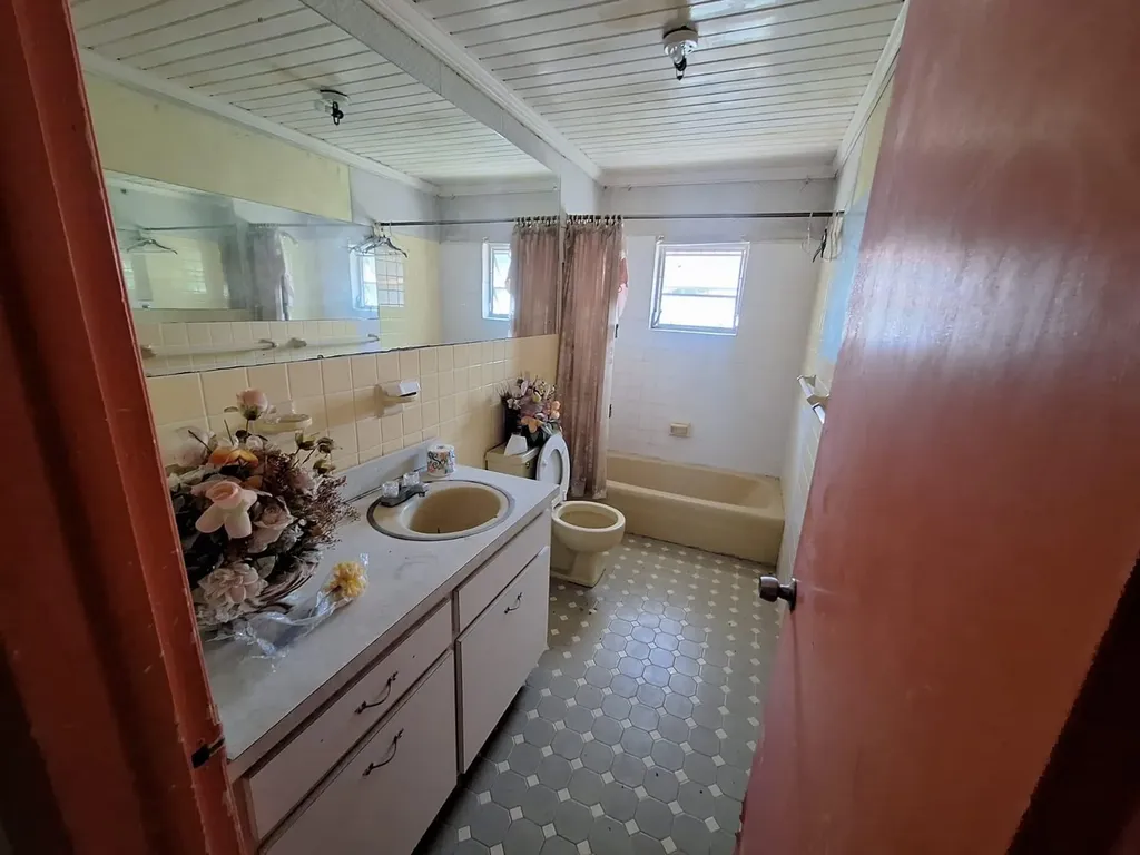 Victoria Blvd Triplex New Providence Paradise Island BS