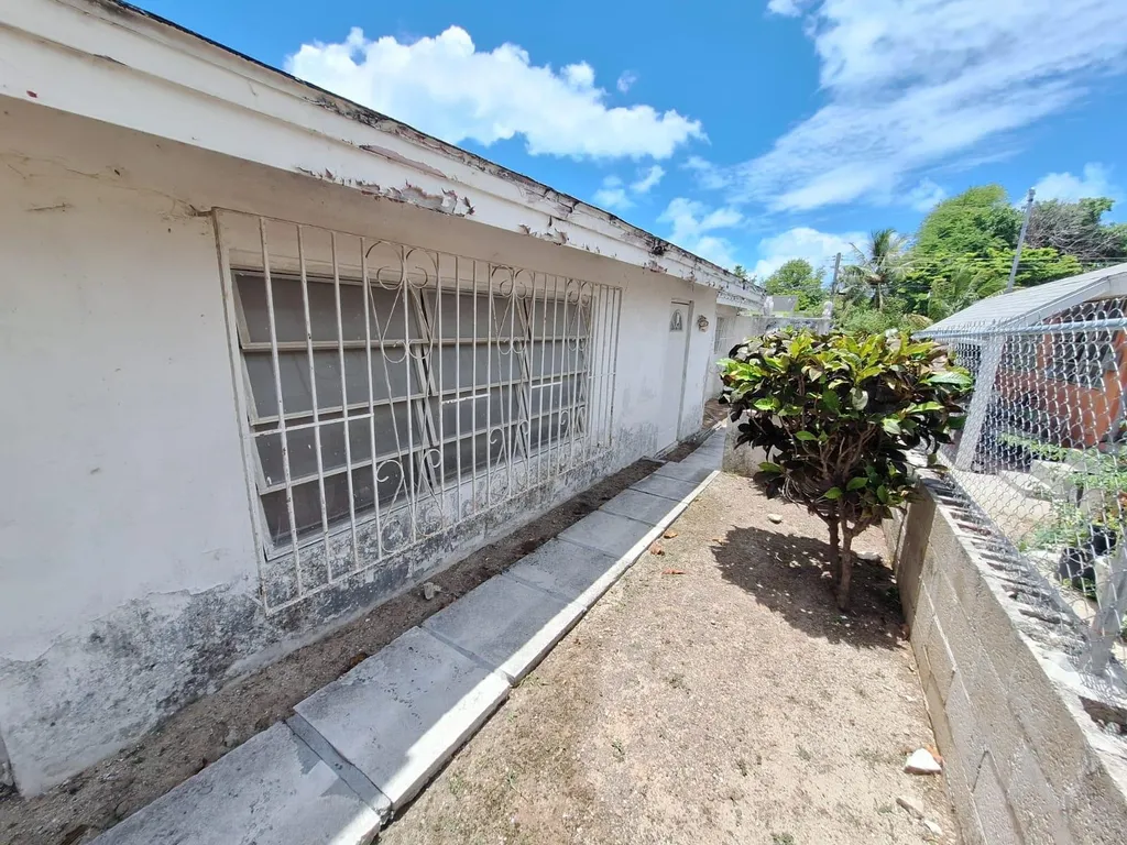 Victoria Blvd Triplex New Providence Paradise Island BS