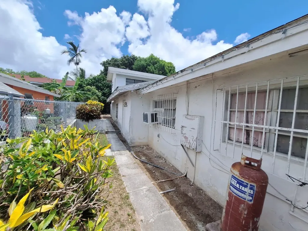 Victoria Blvd Triplex New Providence Paradise Island BS