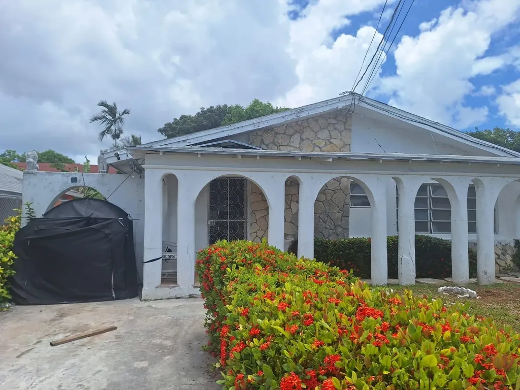 Victoria Blvd Triplex New Providence Paradise Island BS