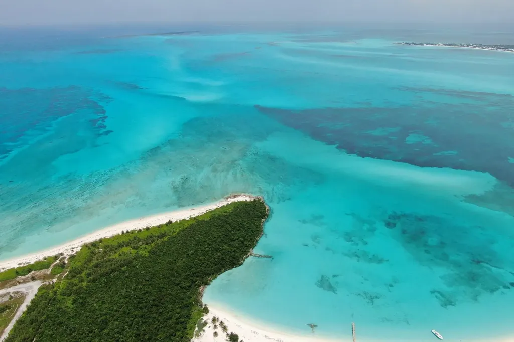 10.265 Acres Sandbanks Ba Abaco BS
