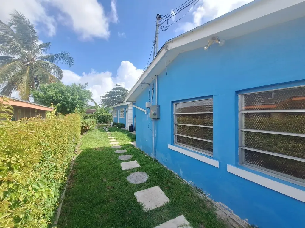 Alexandria Blvd Triplex New Providence Paradise Island BS