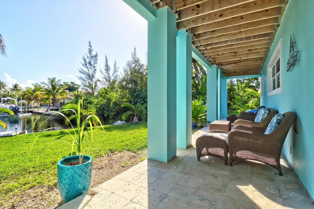 Canal's End Abaco BS