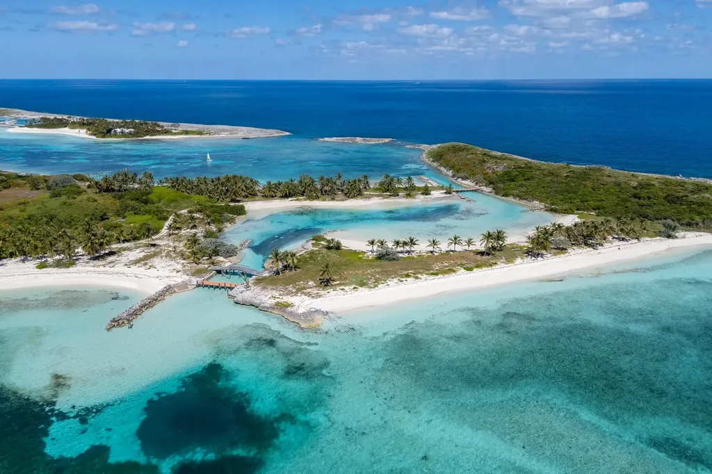 Frozen And Alder Cay Berry Islands BS