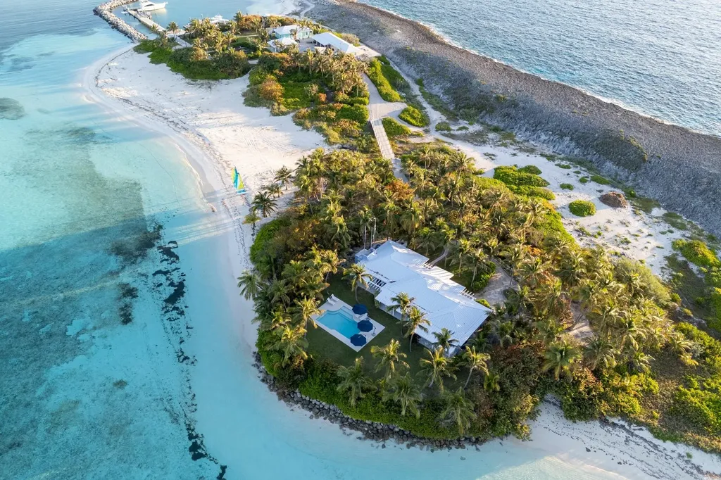 Frozen And Alder Cay Berry Islands BS