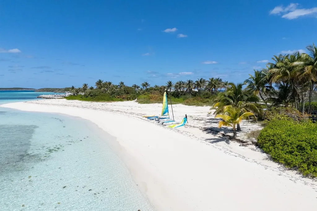 Frozen And Alder Cay Berry Islands BS