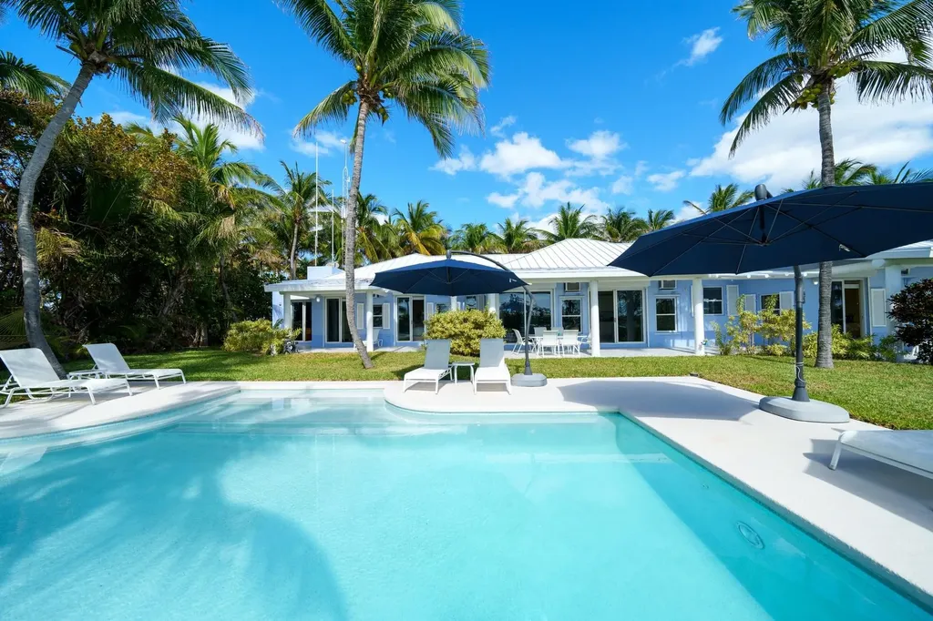 Frozen And Alder Cay Berry Islands BS