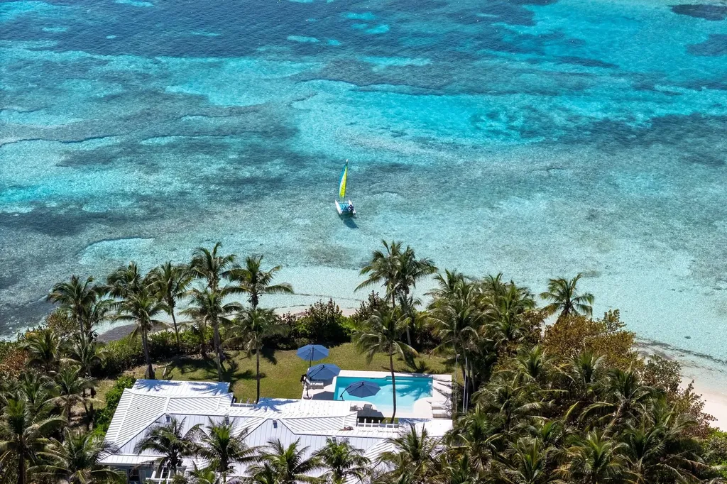 Frozen And Alder Cay Berry Islands BS