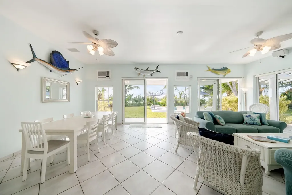 Frozen And Alder Cay Berry Islands BS