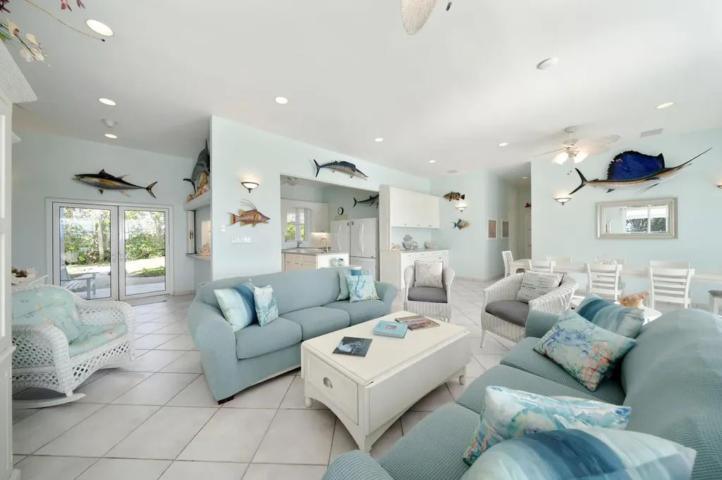 Frozen And Alder Cay Berry Islands BS