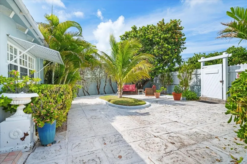 Water's Edge New Providence Paradise Island BS