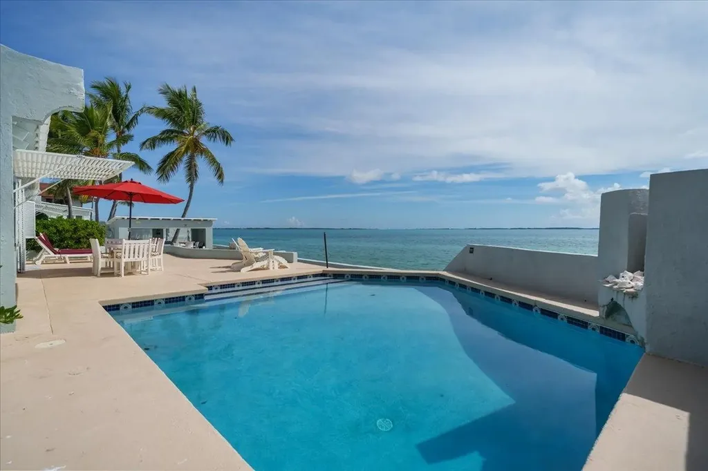 Water's Edge New Providence Paradise Island BS