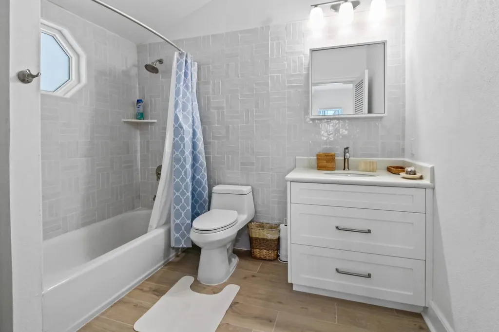 Tower Heights 14 New Providence Paradise Island BS