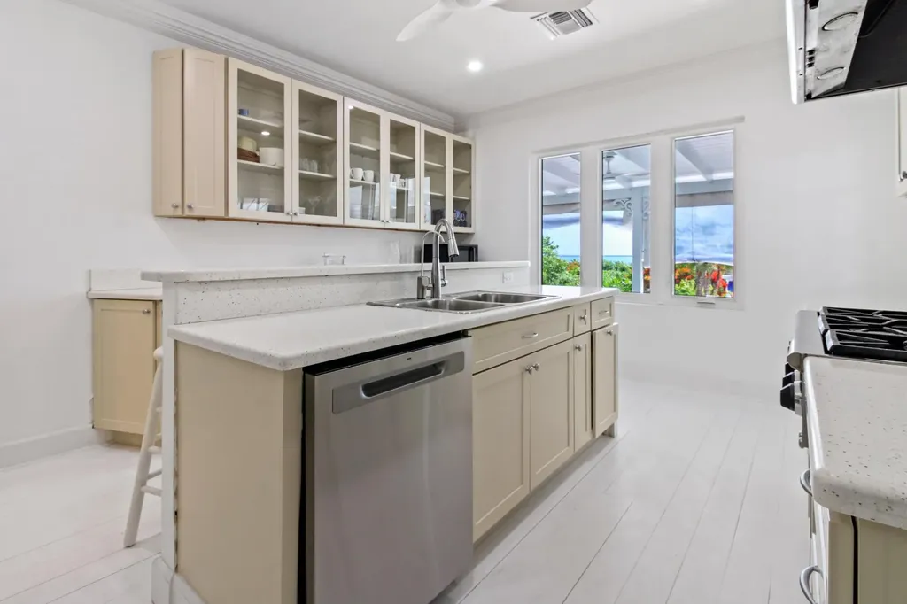 Tower Heights 14 New Providence Paradise Island BS