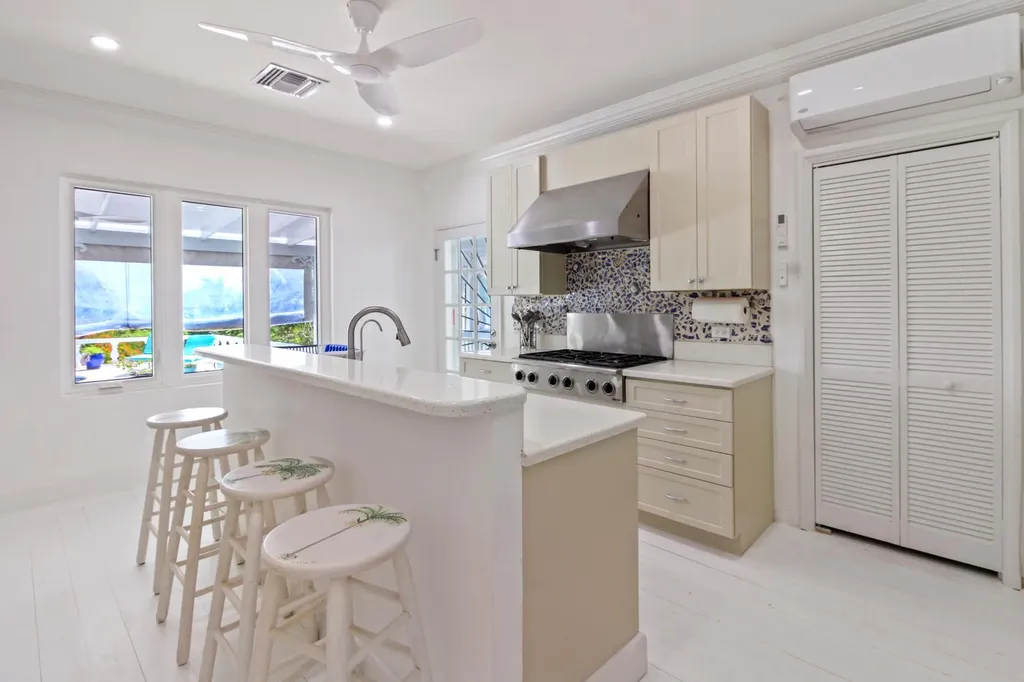 Tower Heights 14 New Providence Paradise Island BS