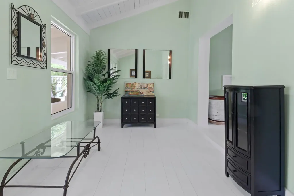 Tower Heights 14 New Providence Paradise Island BS