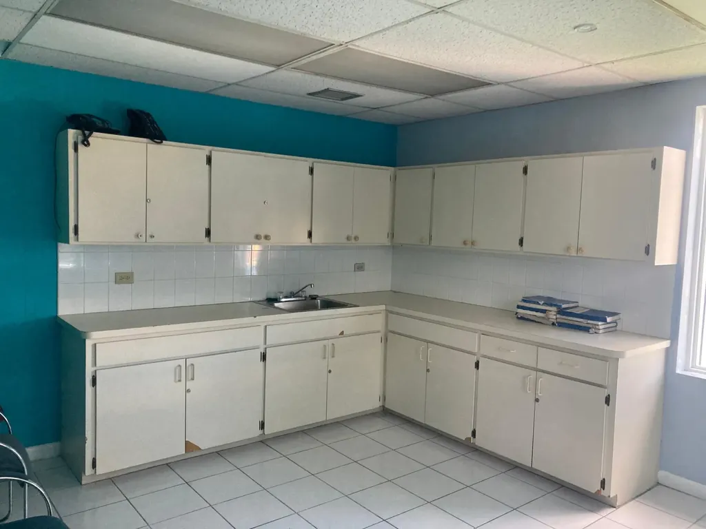 Collin’s Avenue 14 New Providence Paradise Island BS