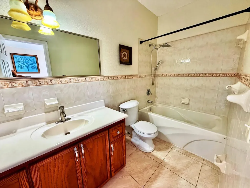 Avalon, Indiana Lane Grand Bahama Freeport BS