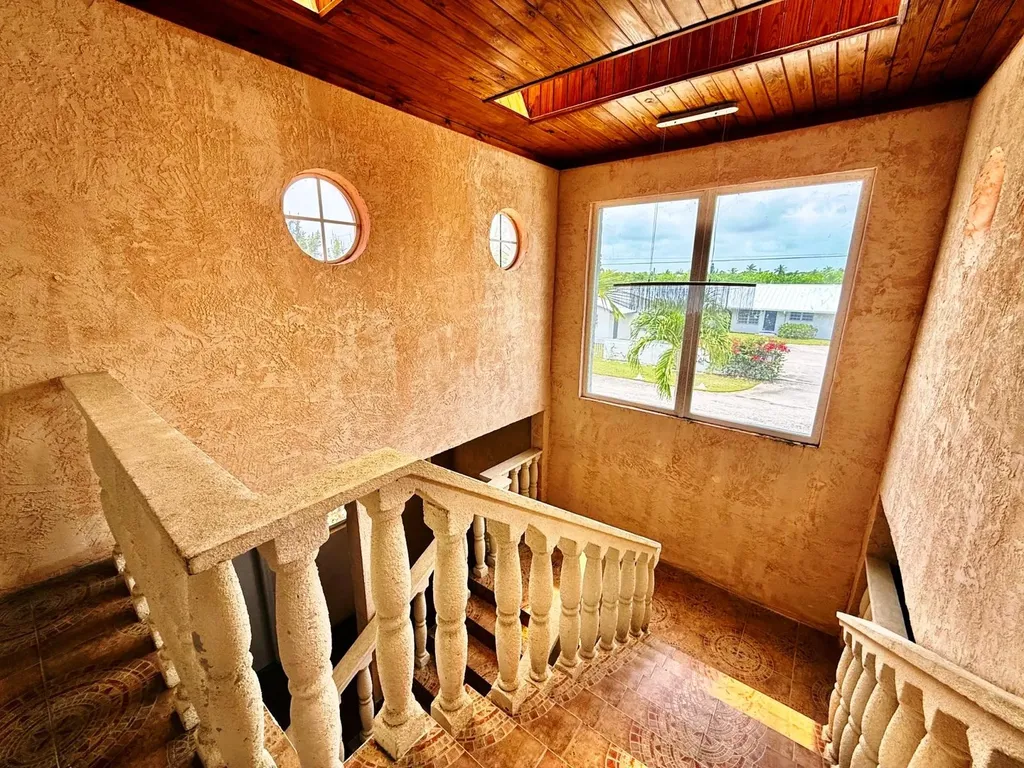 Avalon, Indiana Lane Grand Bahama Freeport BS