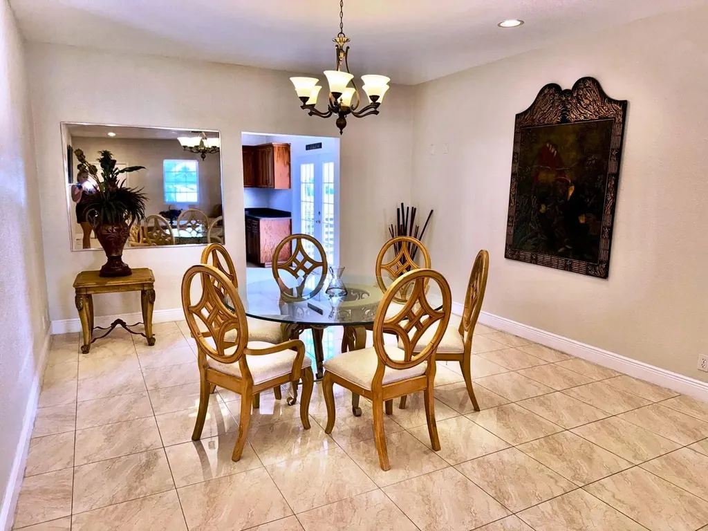 Avalon, Indiana Lane Grand Bahama Freeport BS