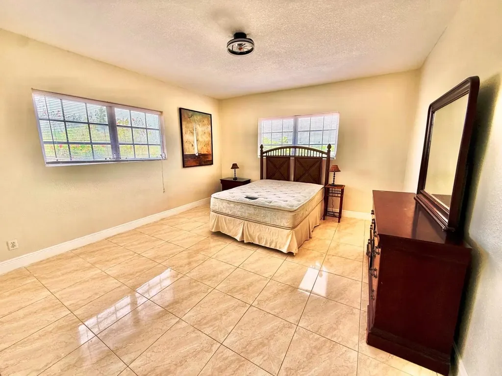 Avalon, Indiana Lane Grand Bahama Freeport BS