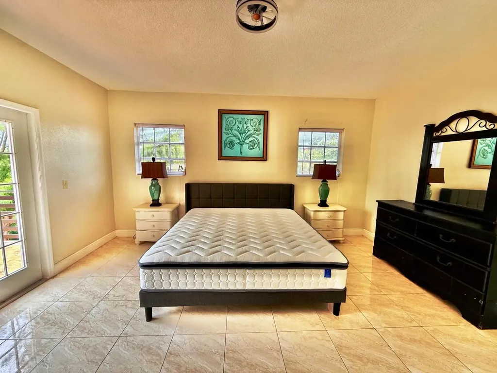 Avalon, Indiana Lane Grand Bahama Freeport BS