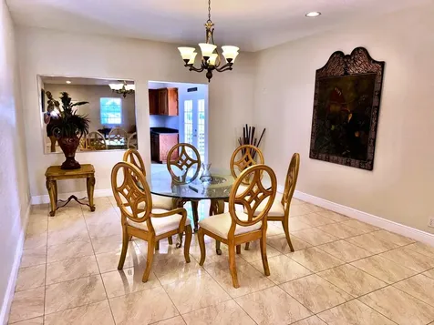 Avalon, Indiana Lane Grand Bahama Freeport BS