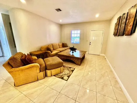 Avalon, Indiana Lane Grand Bahama Freeport BS