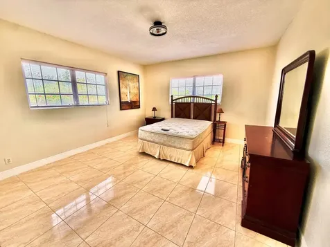 Avalon, Indiana Lane Grand Bahama Freeport BS