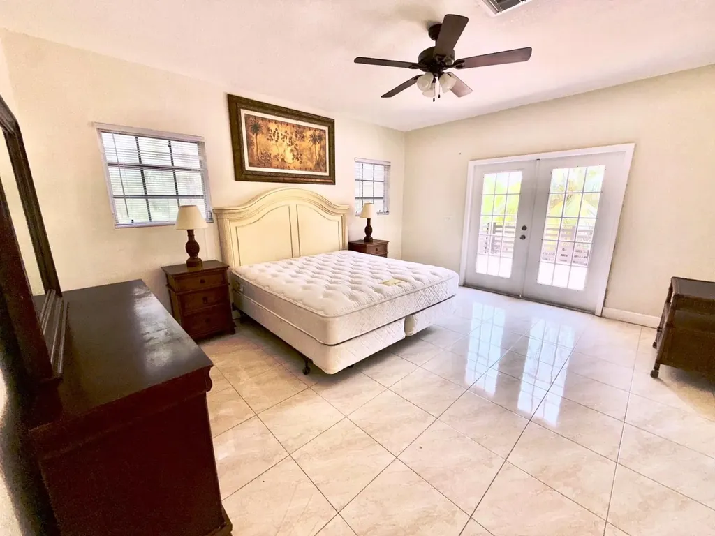 Indiana Lane Grand Bahama Freeport BS