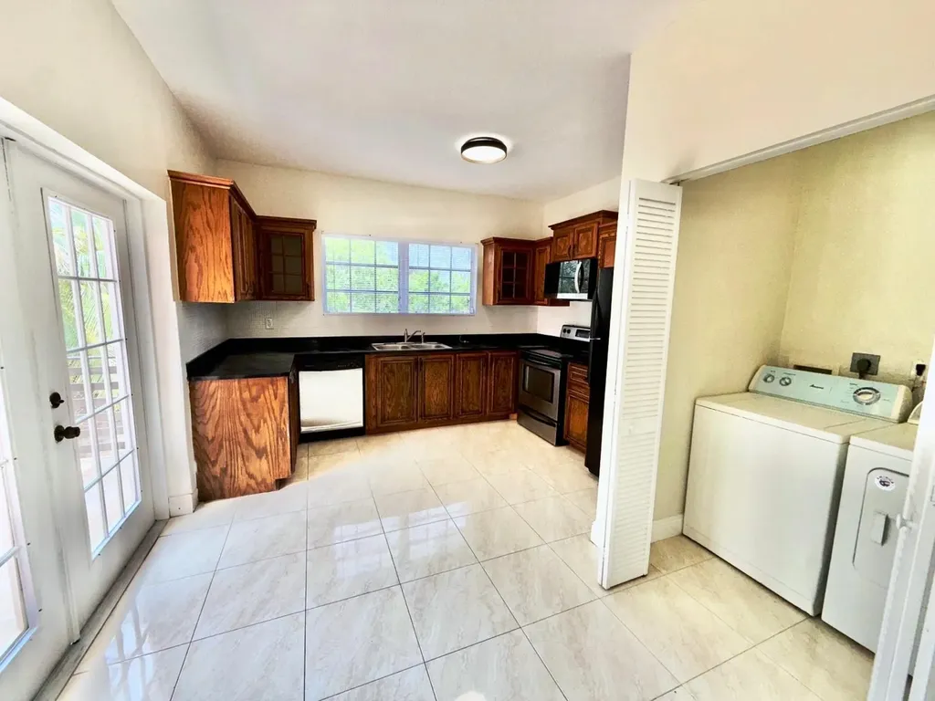 Indiana Lane Grand Bahama Freeport BS