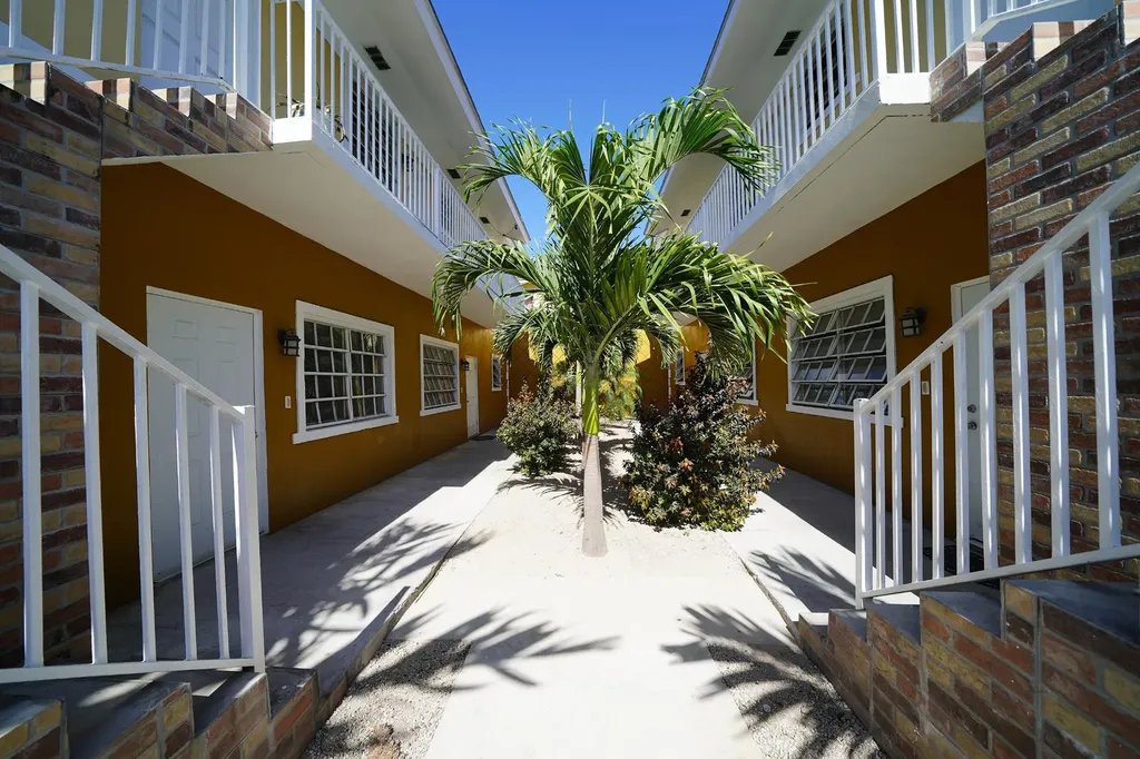 Carefree Court New Providence Paradise Island BS